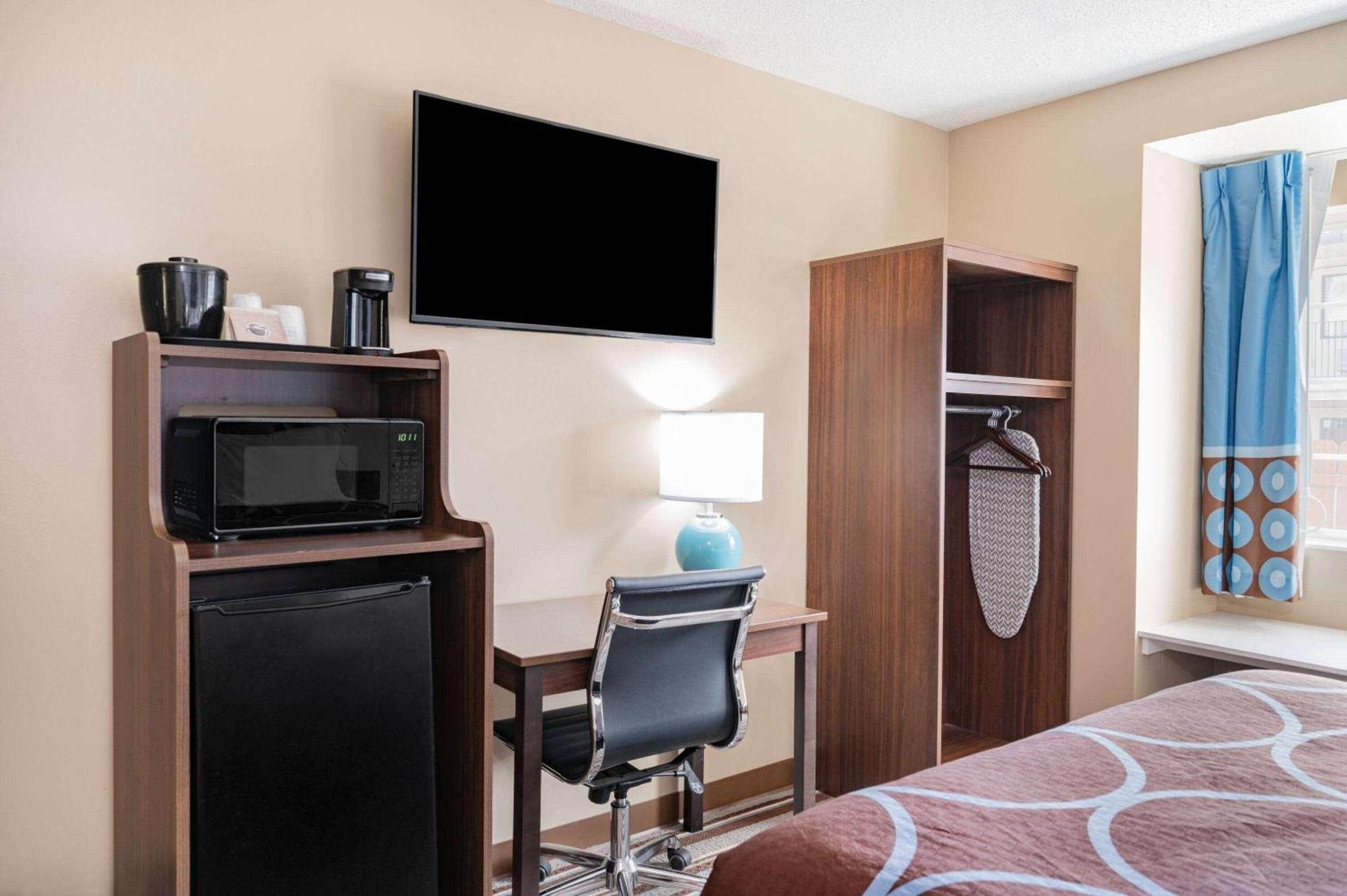 Hotel Super 8 By Wyndham Joliet Extérieur photo