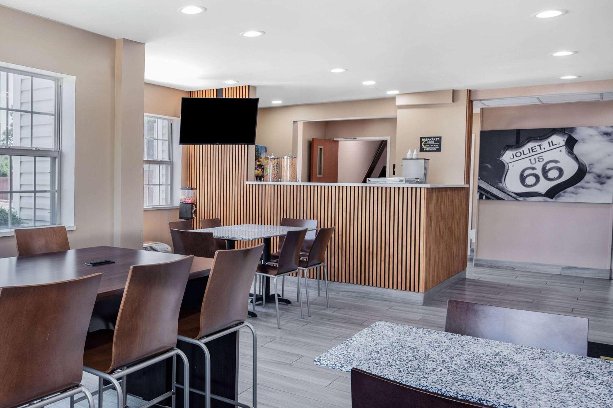Hotel Super 8 By Wyndham Joliet Extérieur photo